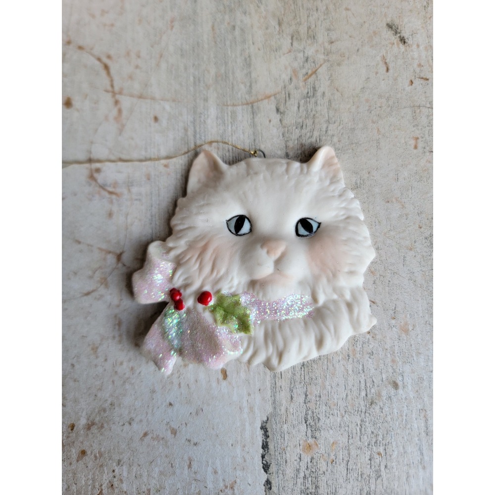 Vinetta white porcelain Persian cat kitten ornament Xmas glitter Mistletoe pet